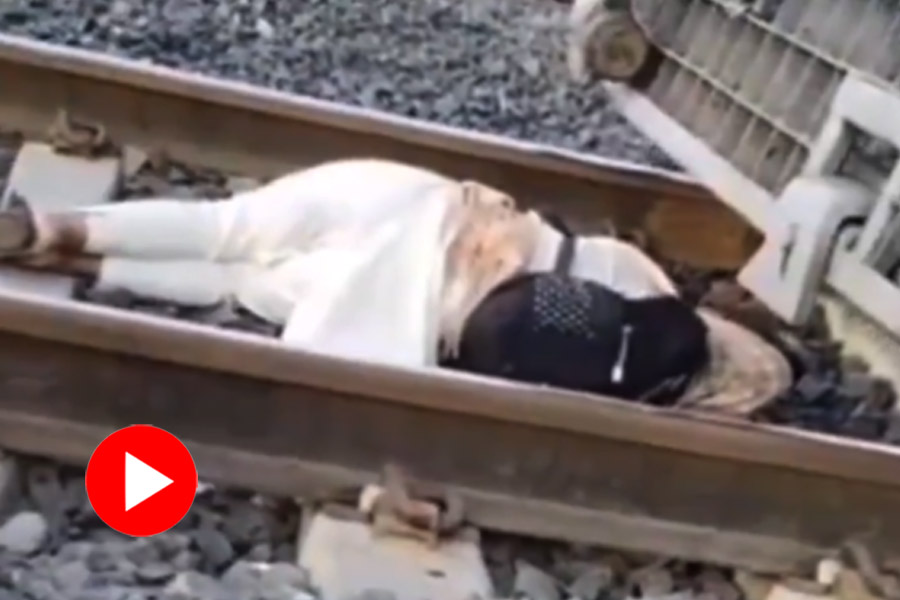 Viral Video of woman lying on railway track