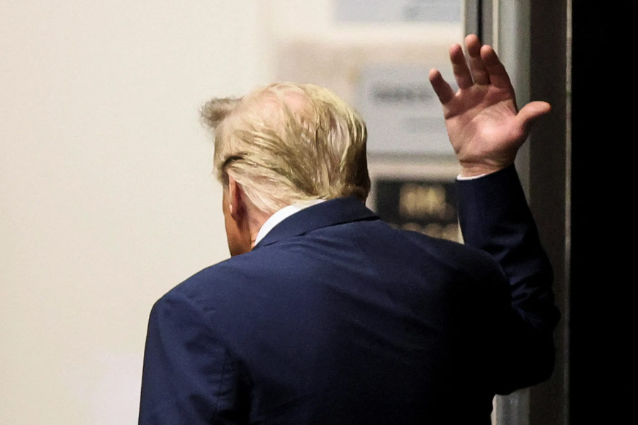 Donald Trump threatens of imposing 100% tariff to defend dollar dominance 