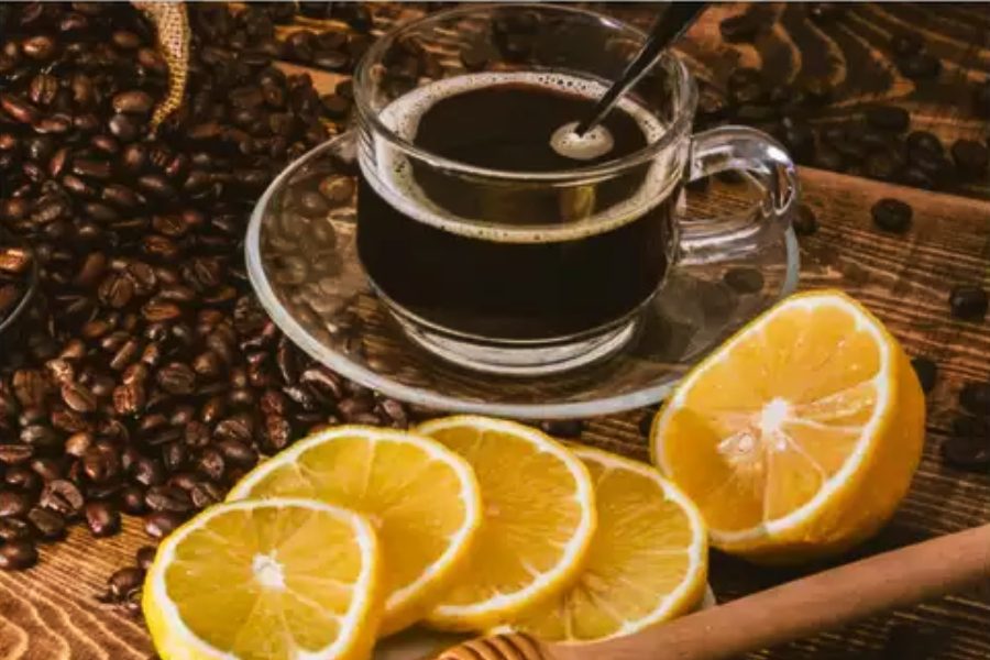 Drinking coffee with lemon can help with weight loss