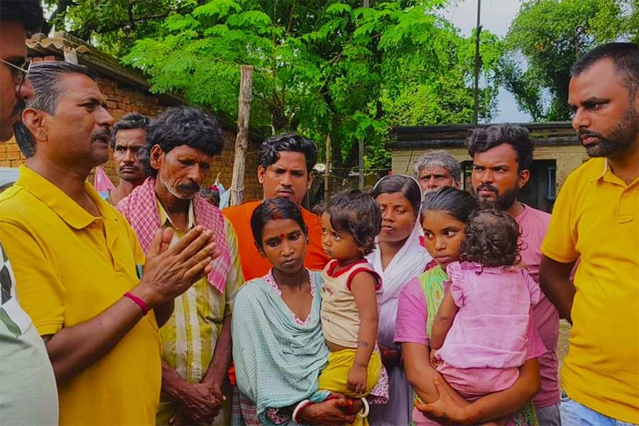 মৃতের পরিবারের সঙ্গে দেখা তৃণমূল নেতৃত্বের।