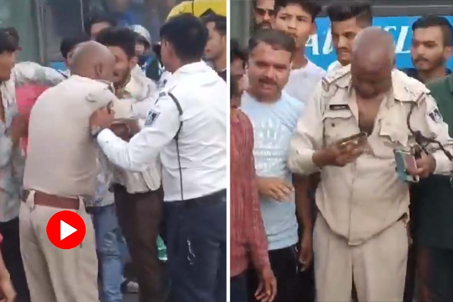 Two men arrested for assaults police in public in Indore, tearing his uniform