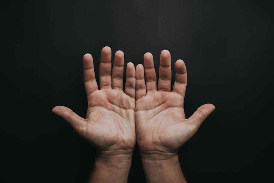 Significance of the sign ‘X’ in hand’s palm according to palmistry