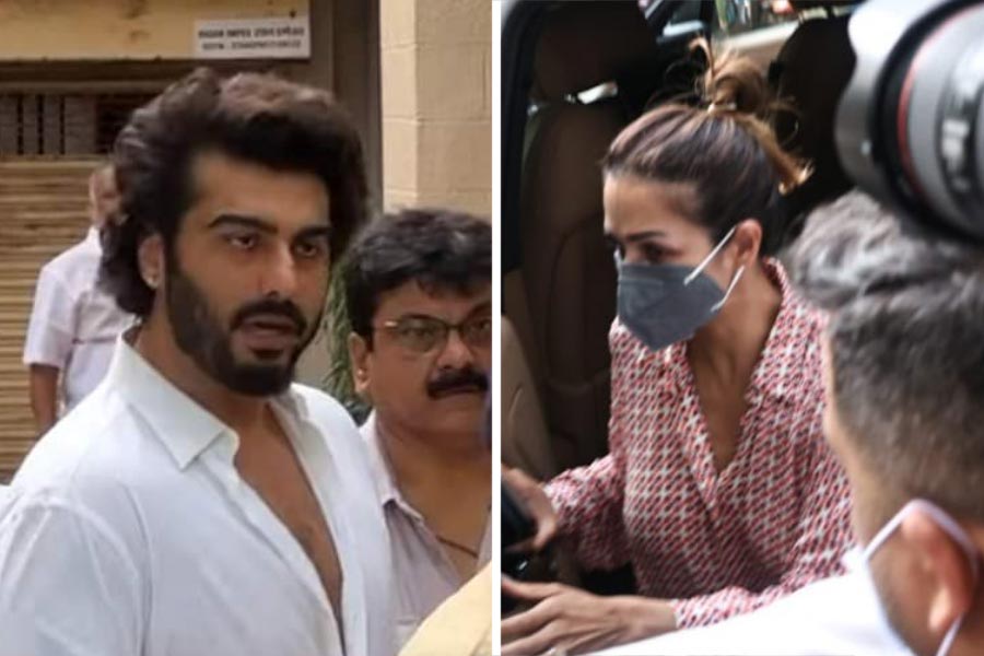 Arjun Kapoor rushes to meet Malaika Arora as her father passed way