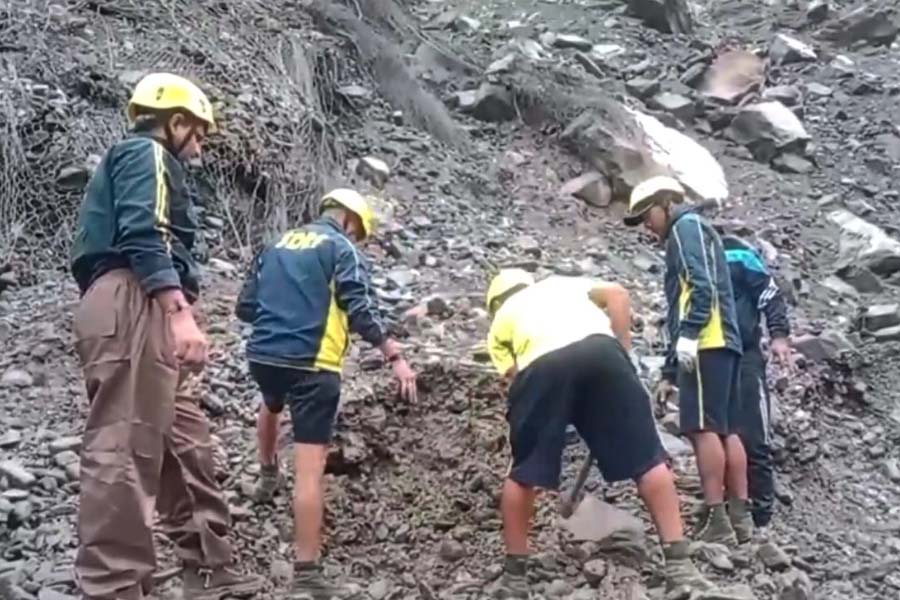 Five pilgrims killed in landslides on Kedarnath Yatra route