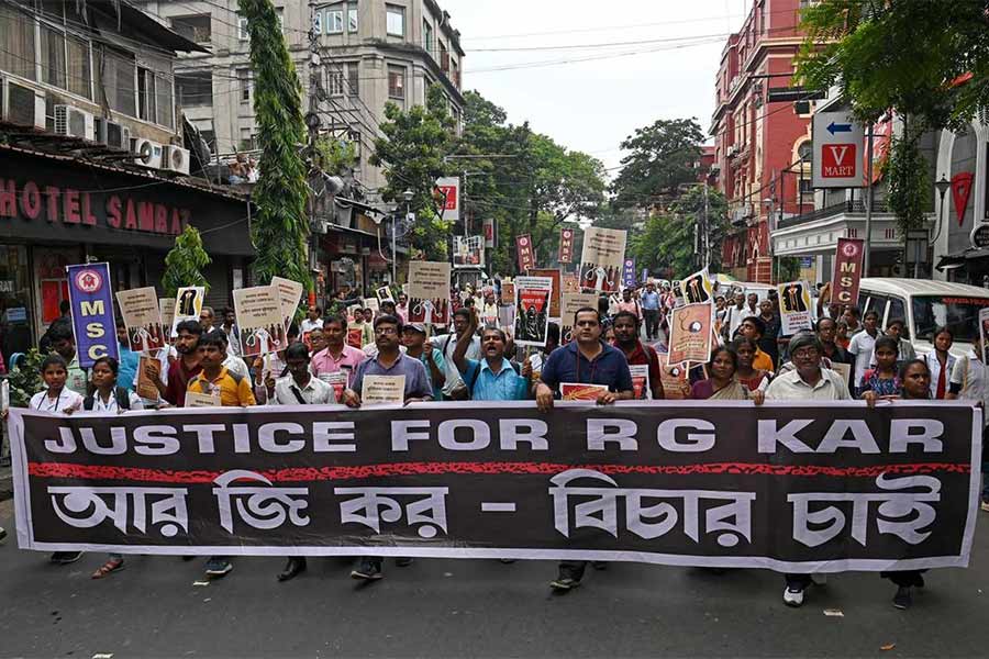 বহমান: আর জি কর ঘটনার প্রতিবাদে ডাক্তার-নার্স-স্বাস্থ্যকর্মীদের মিছিল, ৭ সেপ্টেম্বর।