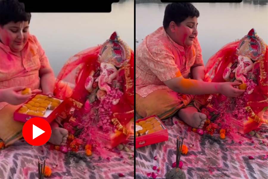 Video of 9 year old crying in front of Ganesh idol before bisorjon