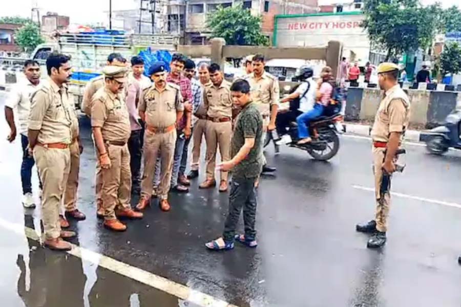 ঘটনাস্থলে পুলিশ।