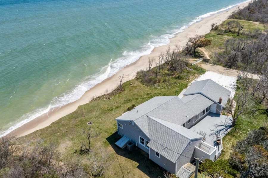 Man buys 3 crore house on a cliff that’ll fall into ocean