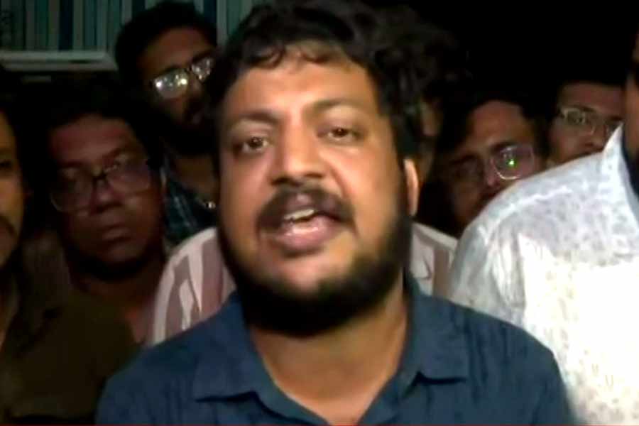 সাংবাদিক বৈঠকে জুনিয়র ডাক্তারেরা। 