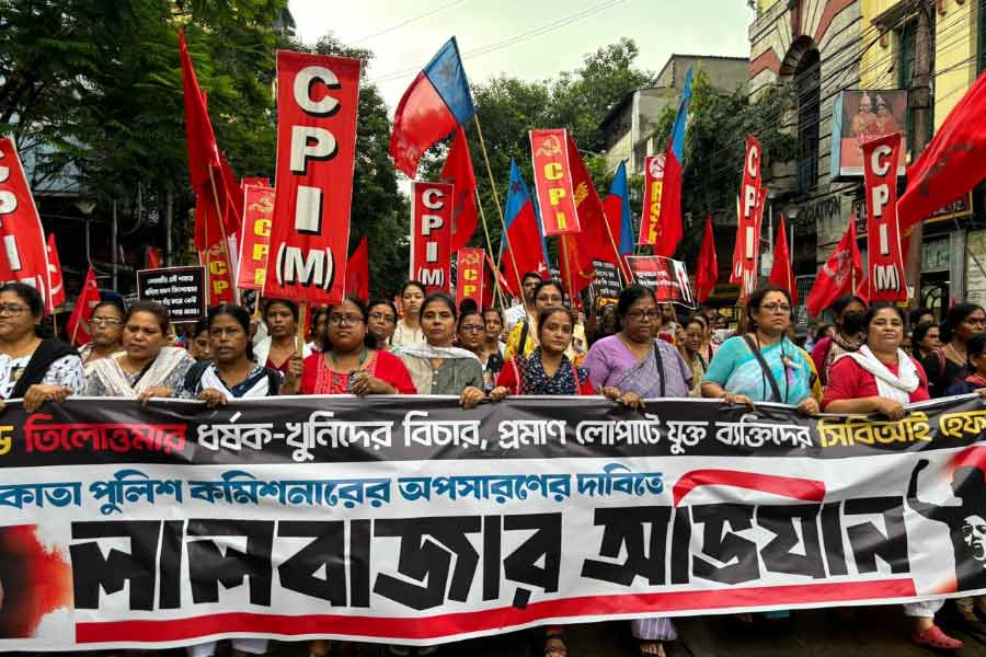 লালবাজার অভিযান বামেদের।