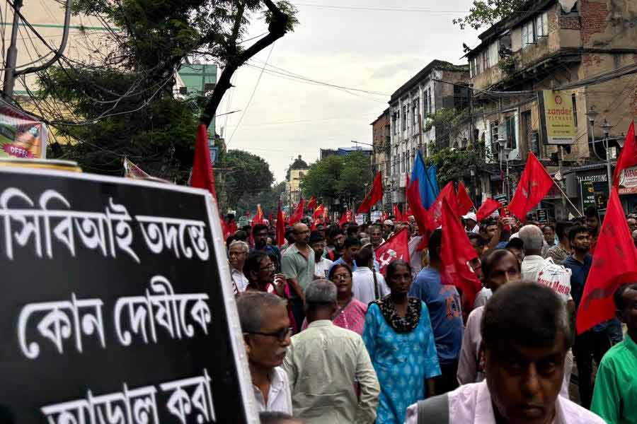 বামেদের মিছিল।