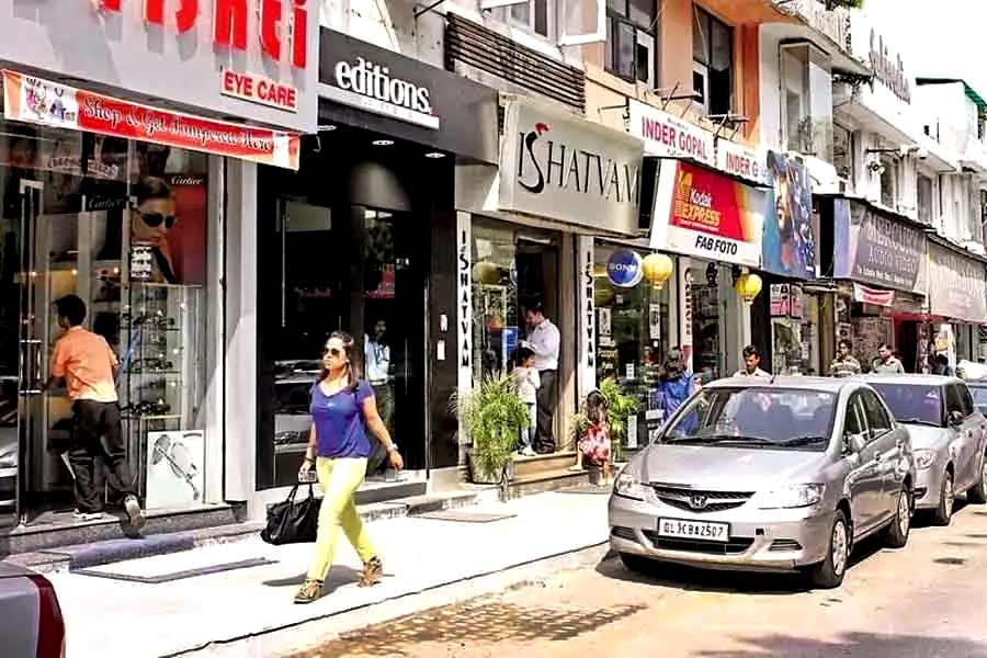 Khan market of Delhi, largest retail market what makes it so expensive