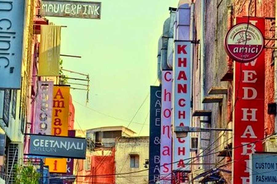 Khan market of Delhi, largest retail market what makes it so expensive