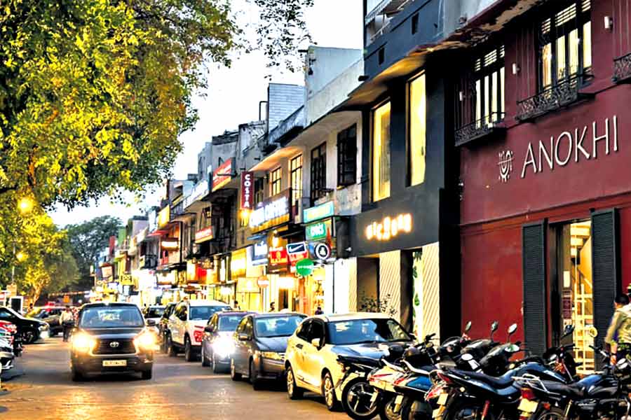 Khan market of Delhi, largest retail market what makes it so expensive