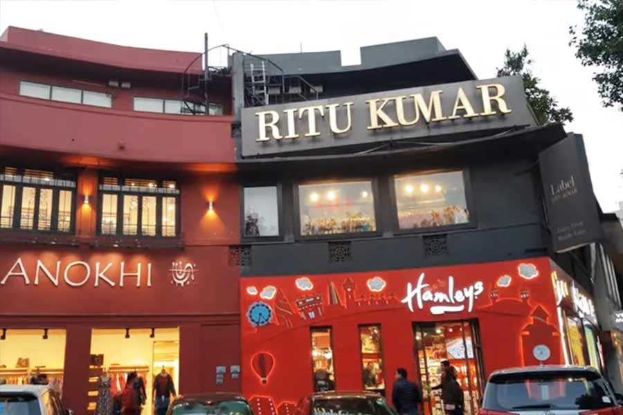 Khan market of Delhi, largest retail market what makes it so expensive