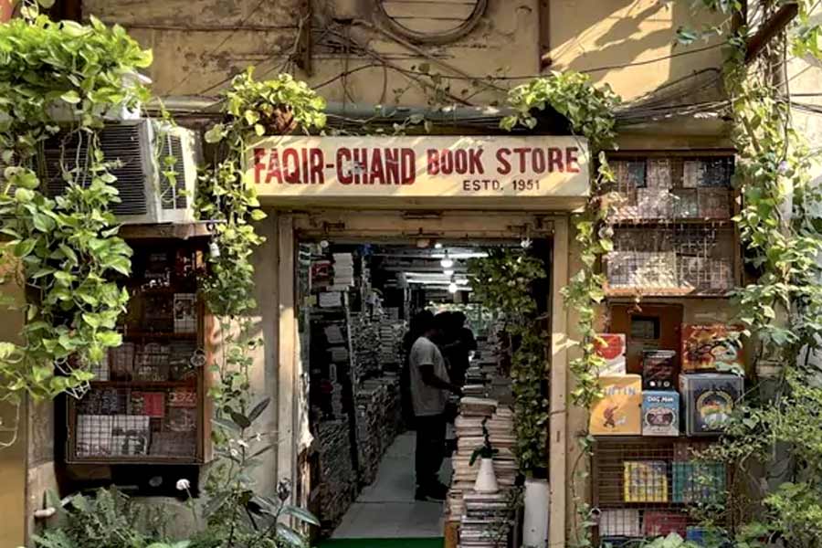 Khan market of Delhi, largest retail market what makes it so expensive