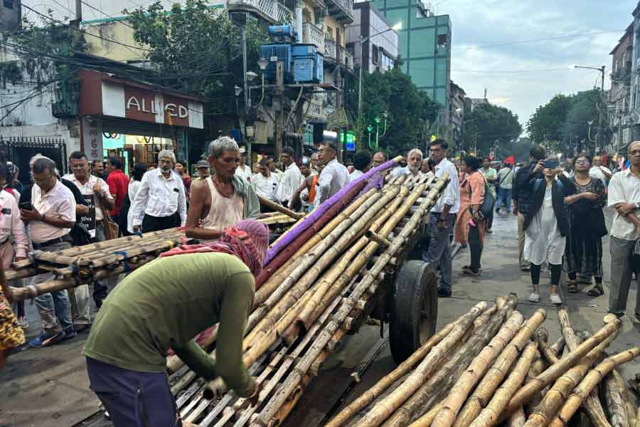 অবস্থানের তোড়জোড় শুরু।