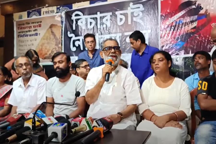 Desh Banchao Gana Mancha held a press conference requesting junior doctors to return to work