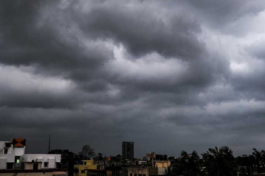 গভীর নিম্নচাপের প্রভাবে ভারী বৃষ্টির পূর্বাভাস কলকাতায়।