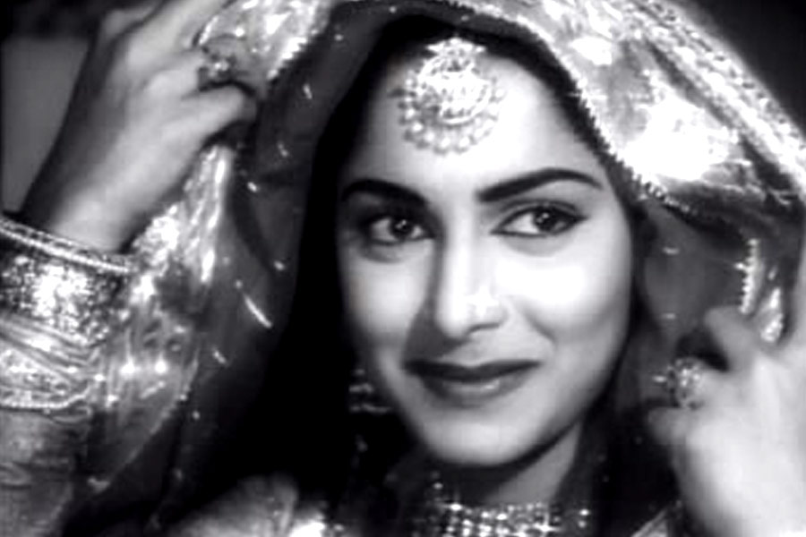 Veteran bollywood actress Waheeda Rehman’s eyes were too sensational for censor board once for Guru Dutt’s movie
