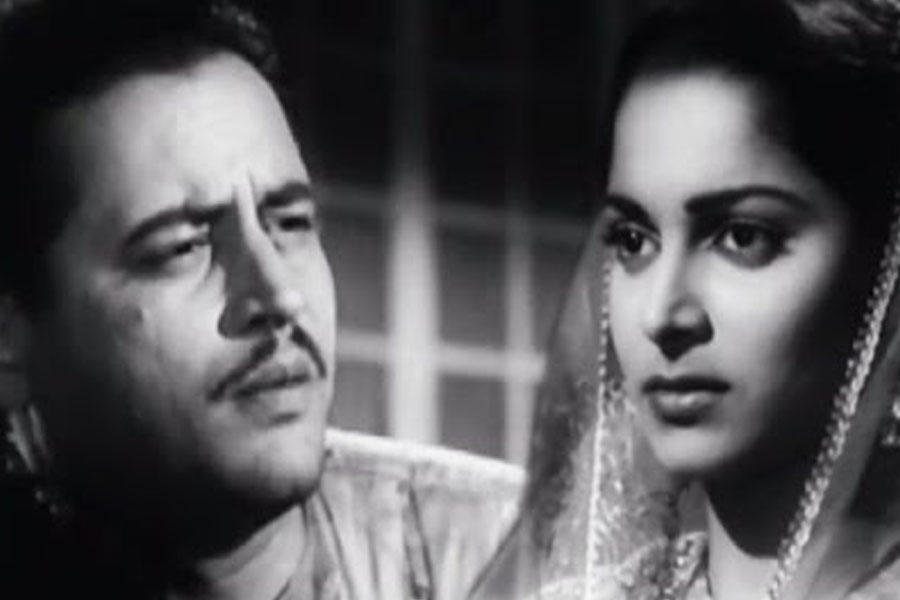 Veteran bollywood actress Waheeda Rehman’s eyes were too sensational for censor board once for Guru Dutt’s movie