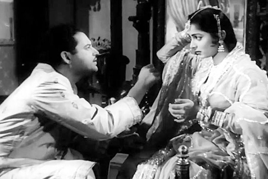 Veteran bollywood actress Waheeda Rehman’s eyes were too sensational for censor board once for Guru Dutt’s movie