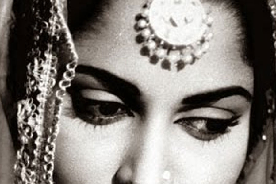 Veteran bollywood actress Waheeda Rehman’s eyes were too sensational for censor board once for Guru Dutt’s movie