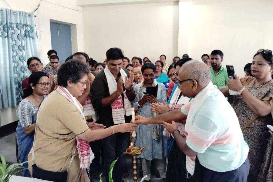 The first day of training was attended by the registrar of the university and other dignitaries.