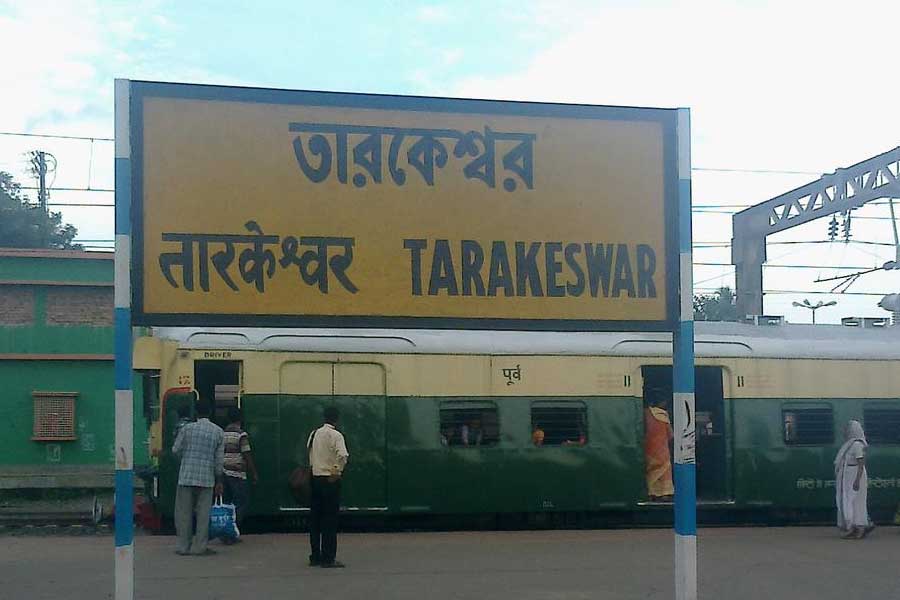 Several Local train cancel in Tarakeshwar division due to power block