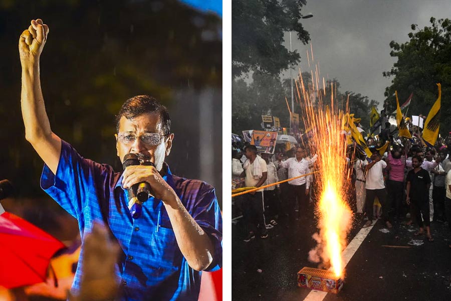 Delhi Police files case over firecrackers burst outside Arvind Kejriwal\\\\\\\\\\\\\\\'s home