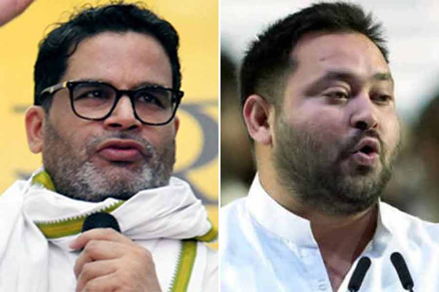 দুটি ভিন্ন সমাবেশে জনতার মুখোমুখি প্রশান্ত কিশোর ও তেজস্বী যাদব।