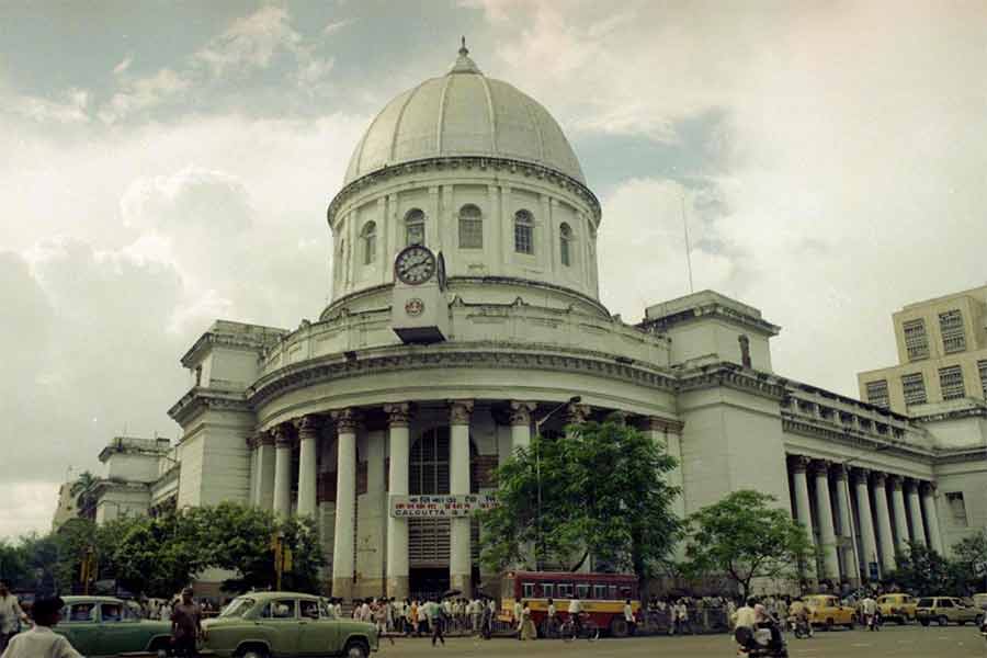 ঐতিহাসিক: জেনারেল পোস্ট অফিস, কলকাতা।