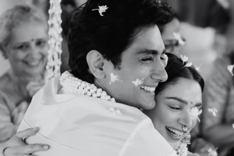 বিয়ের পিঁড়িতে দুই তারকা।