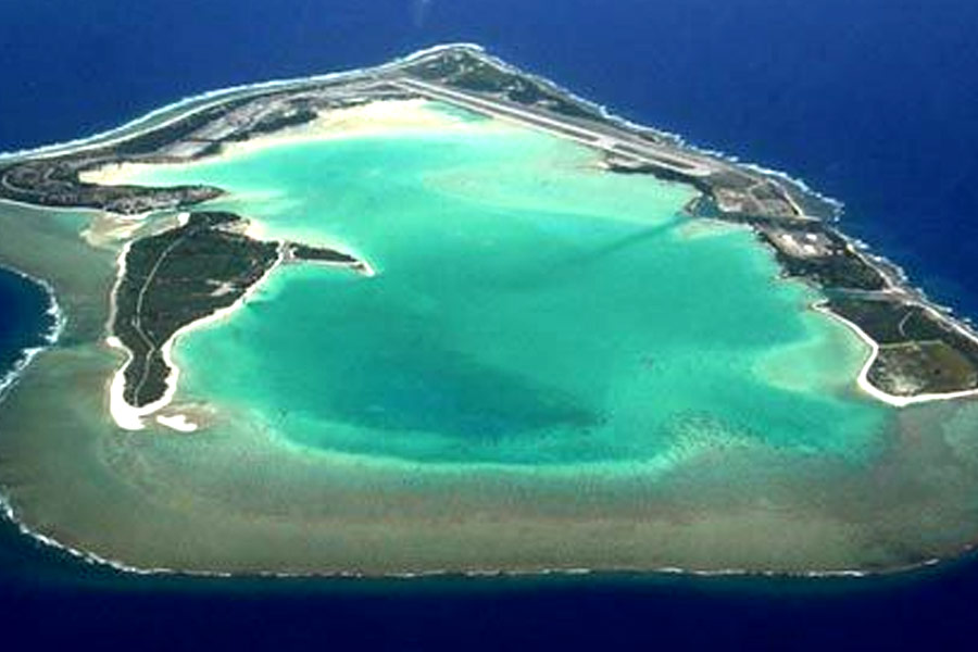 আন্তর্জাতিক বিচার আদালতের এই রায় অবশ্য ব্রিটিশ সরকার মানতে নারাজ। ২০২২ সালের নভেম্বরে ব্রিটেনের তৎকালীন বিদেশমন্ত্রী ডেভিড ল্যামি বলেন, ‘‘আমরা মরিশাসের সঙ্গে এই নিয়ে আলোচনা চালাচ্ছি। আমেরিকার নৌঘাঁটি আপাতত দিয়েগো গার্সিয়ায় থাকছে। এতে মরিশাসের সার্বভৌমত্বে কোনও সমস্যা হবে না। আমাদের উদ্দেশ্য কোনও দেশের অখণ্ডতাকে নষ্ট করা নয়।’’