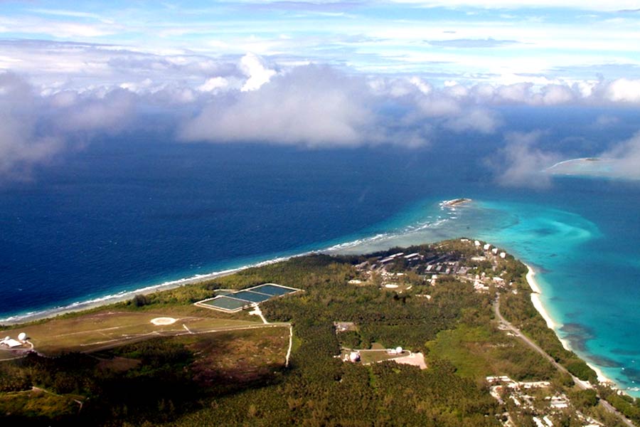 চলতি বছরের নির্বাচনে ব্রিটেনে দীর্ঘ দিন পর ক্ষমতায় এসেছে লেবার পার্টি। প্রধানমন্ত্রীর কুর্সিতে বসেছেন কেয়ার স্টারমার। বিশেষজ্ঞদের দাবি, চাগোস সমস্যা নিয়ে রীতিমতো চাপের মুখে রয়েছেন তিনি। ব্রিটিশ লেবার পার্টির আন্তর্জাতিক আইন মেনে চলার দীর্ঘ ইতিহাস রয়েছে। যা দিয়েগো গার্সিয়ার ক্ষেত্রে প্রযোজ্য হবে কি না, তা দেবা না জানন্তি।