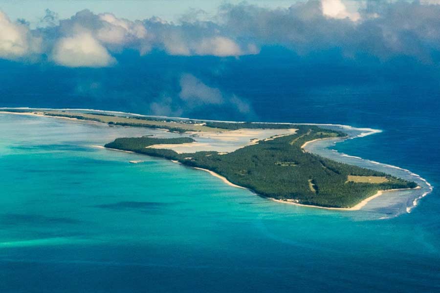 ২০৩৬ সালে আমেরিকার সঙ্গে শেষ হবে ব্রিটেনের লিজ় চুক্তি। তার পর এই প্রবাল দ্বীপ কি মরিশাসের হাতে তুলে দেবে ব্রিটেন? না কি ধরে রাখবে সেখানকার ক্ষমতা? চিনের আগ্রাসী মনোভাব কতটা প্রভাব ফেলবে? এ সব প্রশ্নের উত্তর এখনও অজানাই।