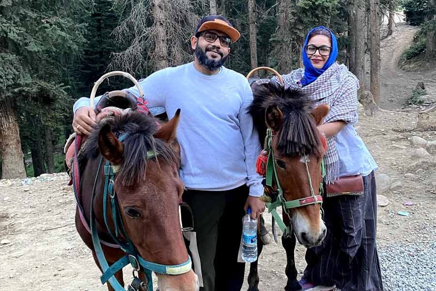 (বাঁ দিকে) নীলাঞ্জন ঘোষ (ডান দিকে) ইমন চক্রবর্তী।