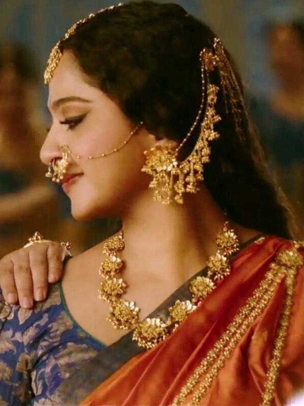 বাহুবলী ছবির দৃশ্যে দেবসনার চরিত্রে অনুষ্কা শেট্টি।