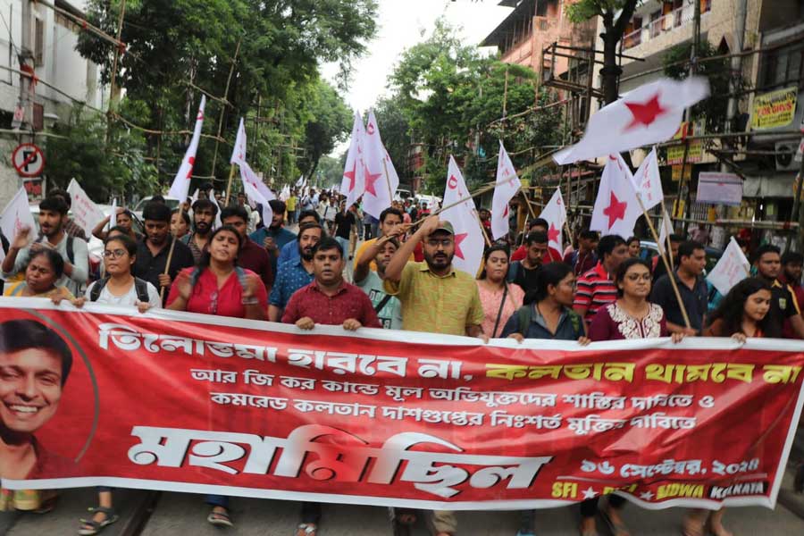 কলতান দাশগুপ্তের মুক্তির দাবিতে সিপিএমের ছাত্র, যুব ও মহিলা সংগঠনের মিছিল।