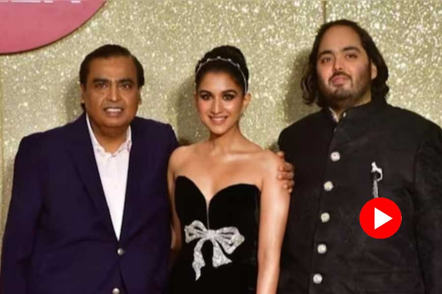 Debate starts after Video of Mukesh Ambani, anant Ambani and Radhika Merchant comes in light