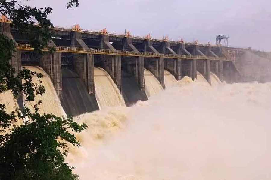 Residents crowding to buy Foods and Medicines after getting news about Durgapur Barrage to release water