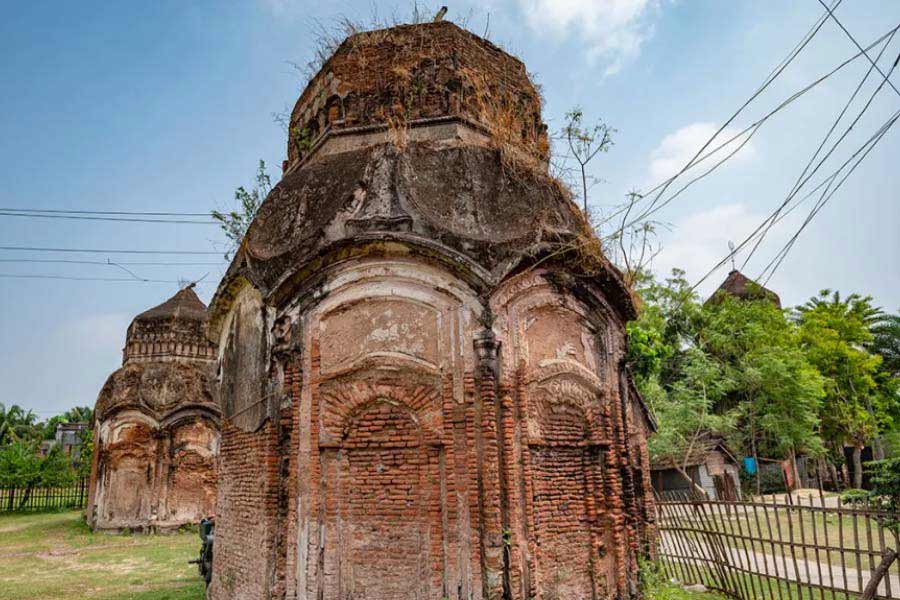 বড়নগর গ্রামের টেরাকোটা মন্দির।