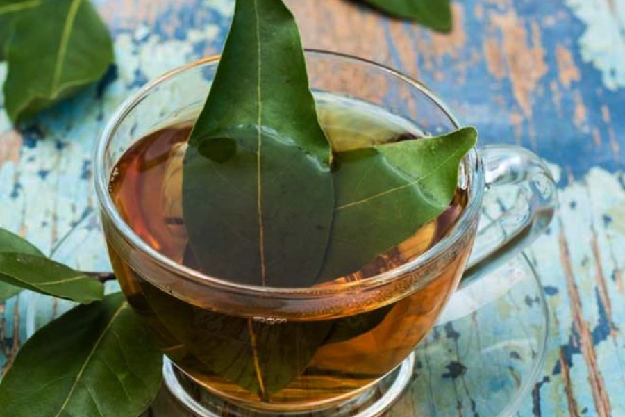 advantages of drinking bay leaves water in empty stomach