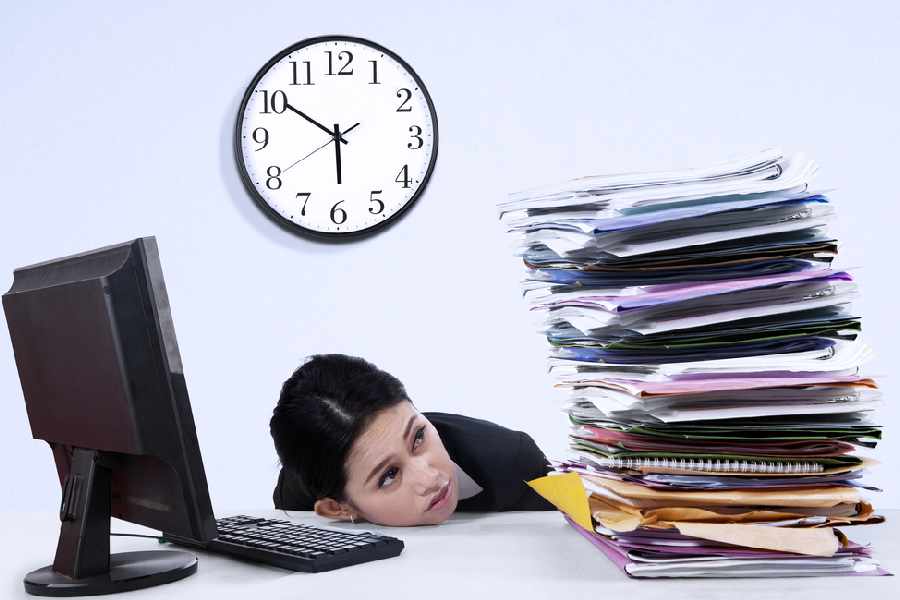 অতিরিক্ত কাজের চাপের সঙ্গে মানিয়ে নিয়েও কী ভাবে সুস্থ থাকবেন কর্মীরা? 