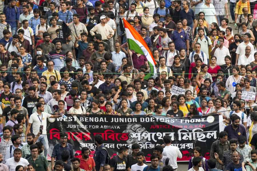 Junior doctors end their dharna after rally