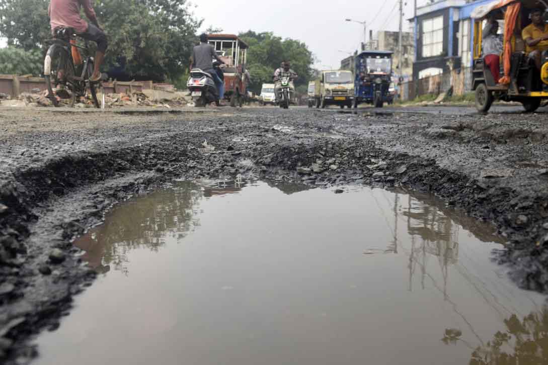 খানাখন্দে ভরা ড্রেনেজ ক্যানাল রোডে জমেছে জল।