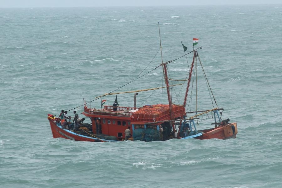 Several fishermen still missing after troller boat overturn in sea