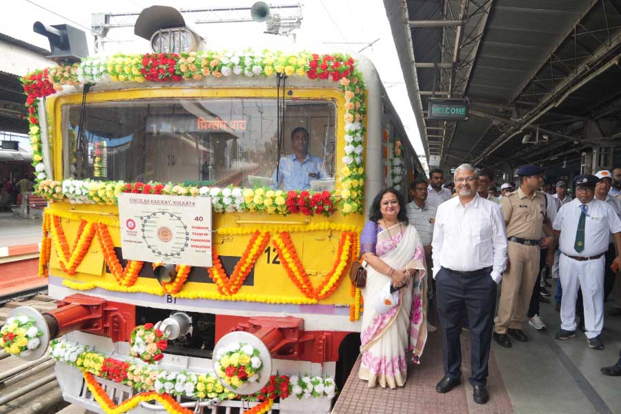 Special EMU train run from Kolkata station to Prinsep ghat for celebrating 40 years of Circular railway operation