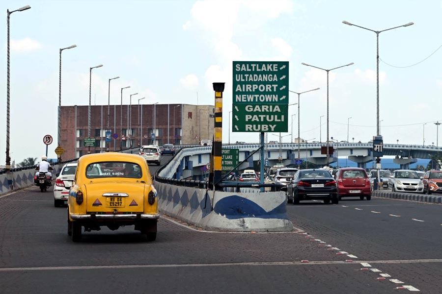 A Police officer injured in Maa flyover due to china manja