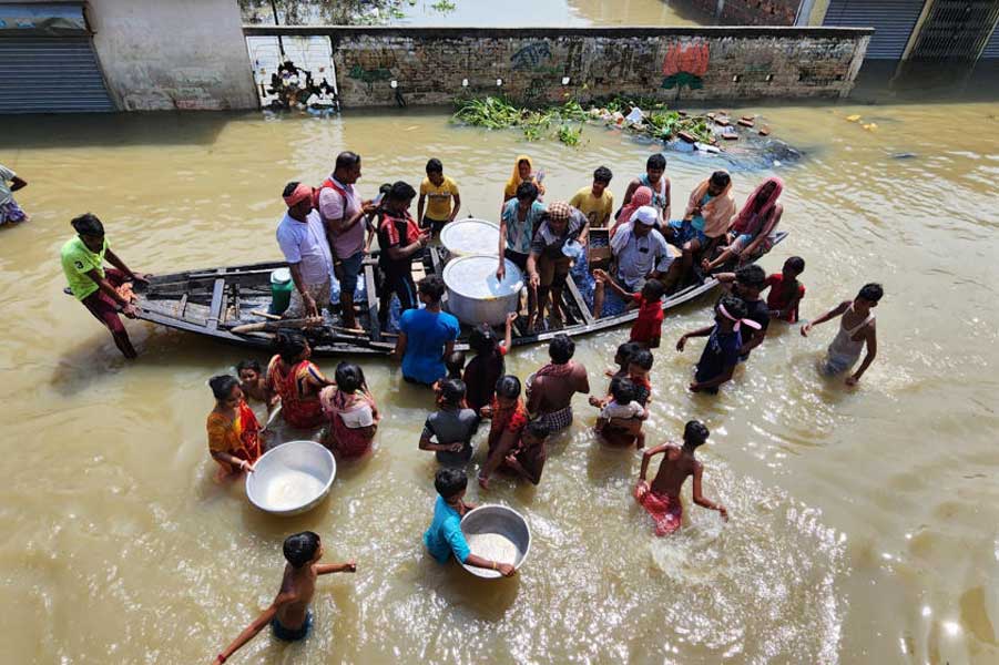 দক্ষিণবঙ্গের বন্যা পরিস্থিতি।